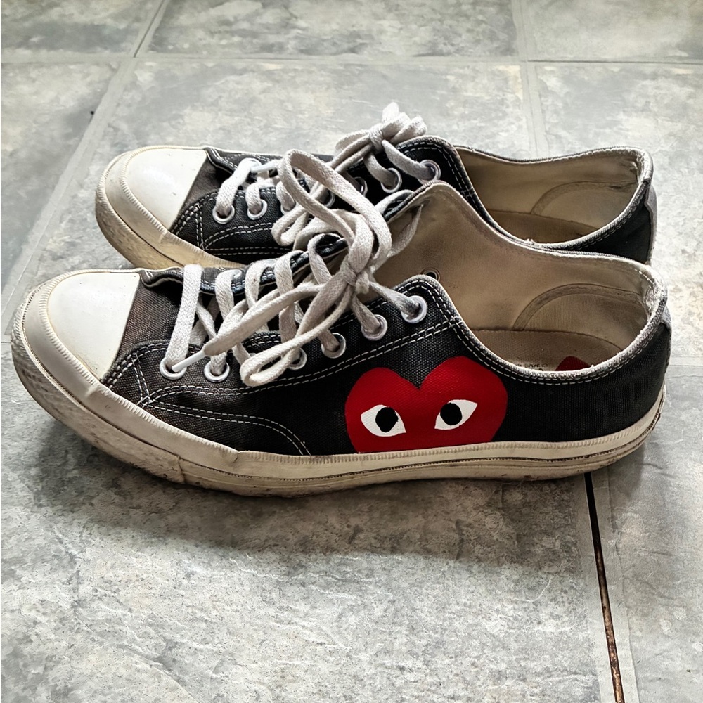 Black and White Kids Shoes with Red Heart Design Comme Du Garsons